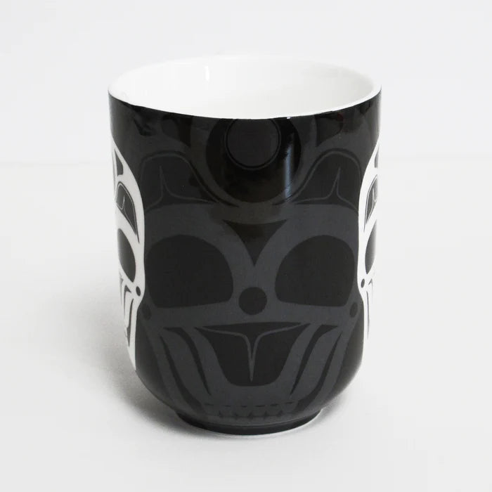 Skull Porcelain Mug by James Johnson, Tlingit Ch’áak’ Dakl’aweidi